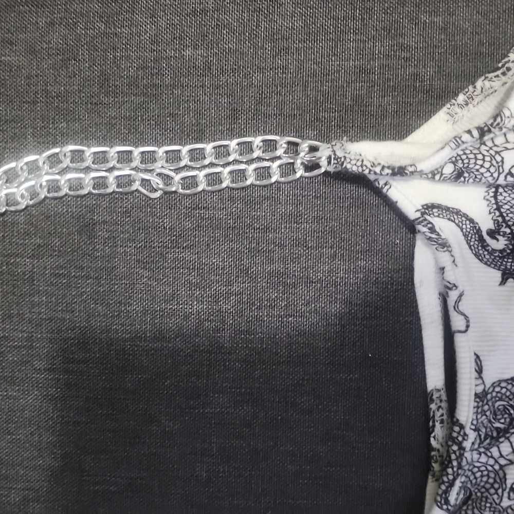 Cute chain dragon crop top - Picture 2 of 3